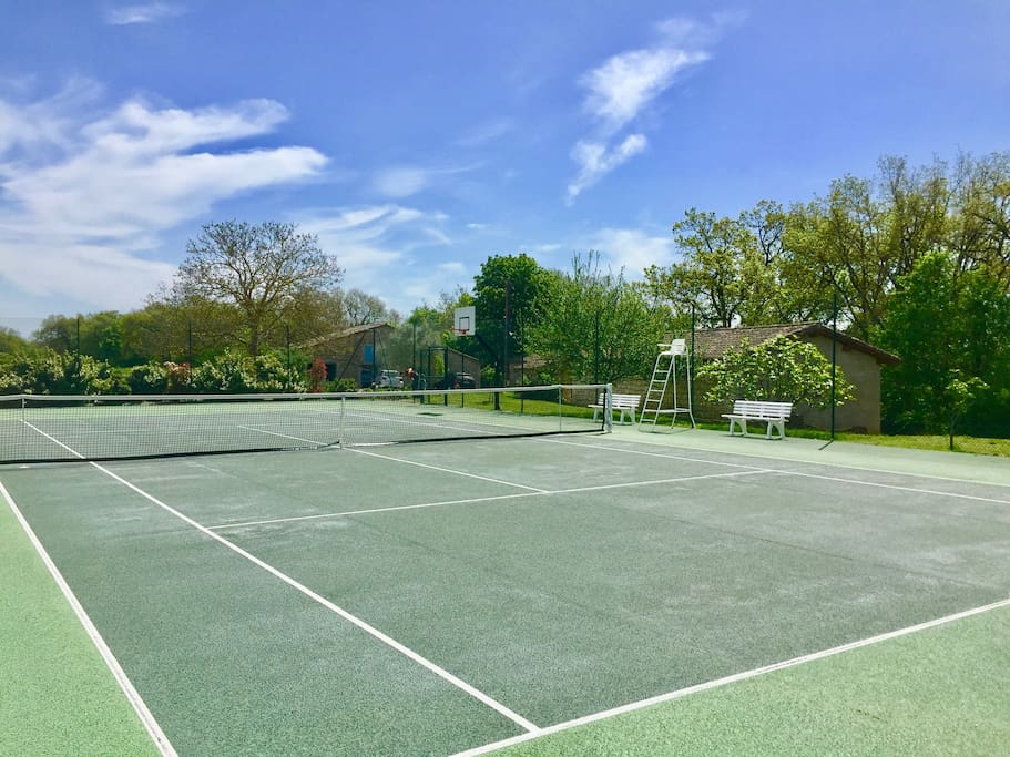 Terrain de tennis multisport