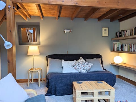 Top performing Airbnb: The Old Coach House. 5-star. Parking. EV charger. in Nether Edge