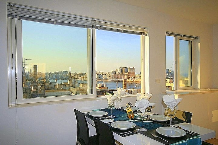 Old Mint Penthouse - Terrace & Superb Bay View - La Valeta