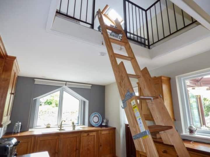 ميزانين بسريرين