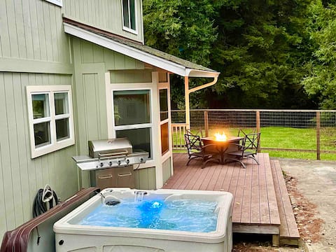 Spacious Sequoia Estate*Hot Tub*Game Room*