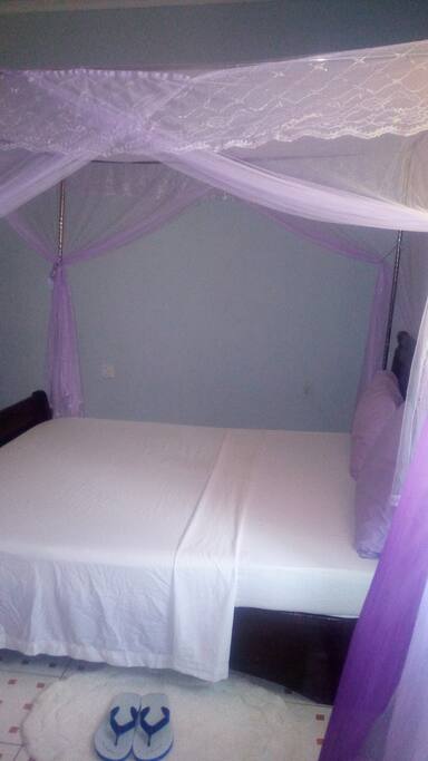 Maters en-suite bedroom. Spacious enough and comfortable to create an ambience for privacy.