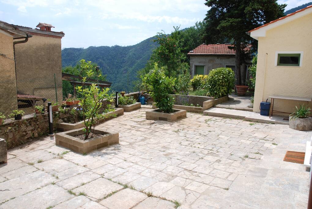 Antico piastrellato in quadrette di marmo