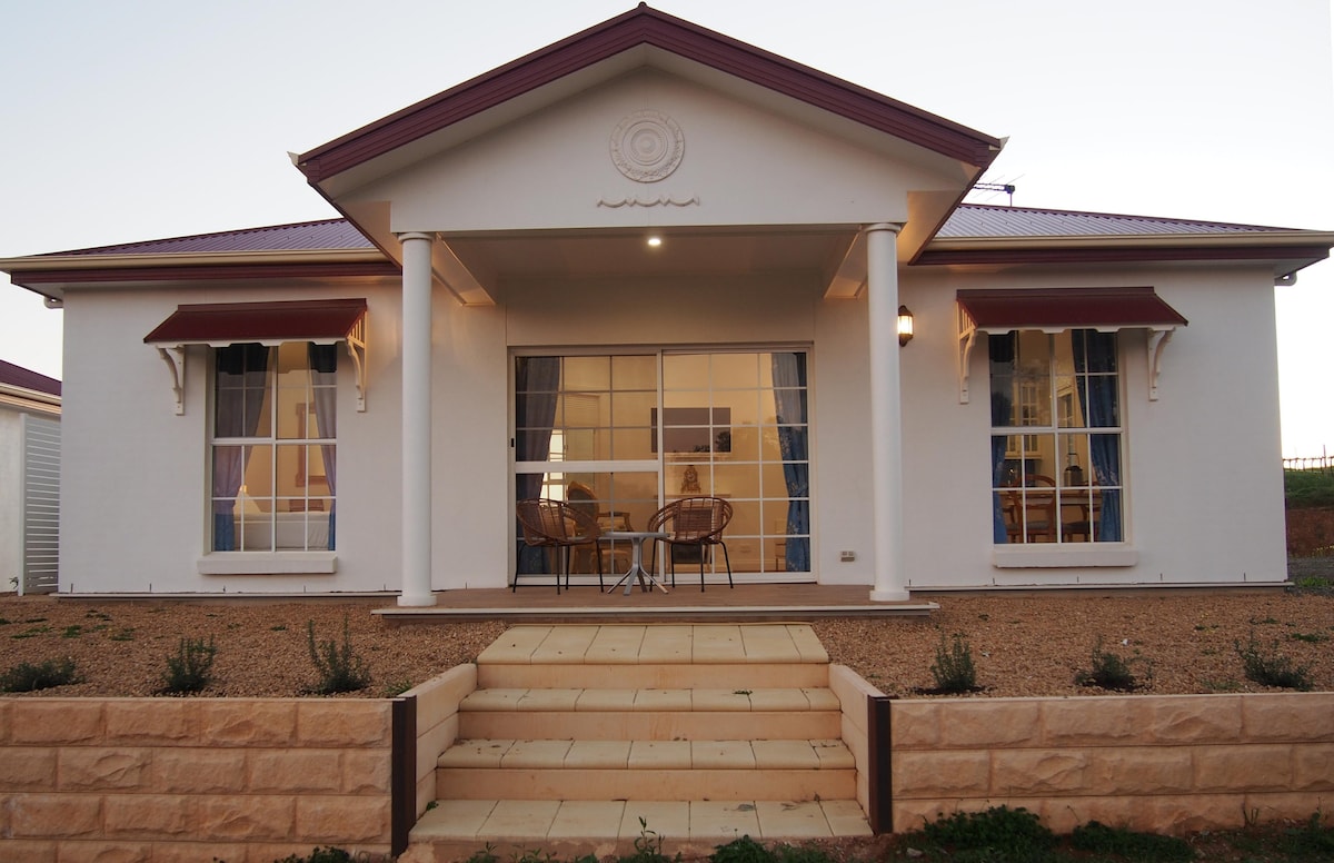 1837 Barossa Luxury Vineyard Cottage. S Australia