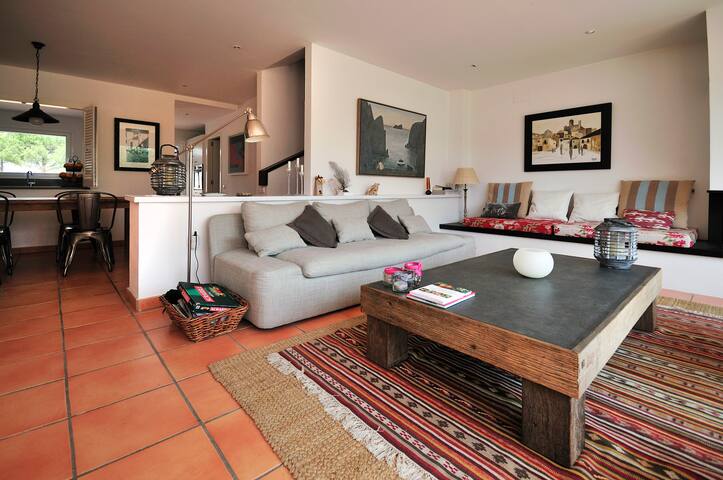 Charming house by the sea Cadaqués gallery image 3