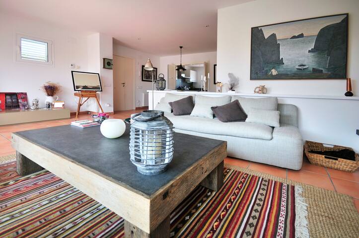 Charming house by the sea Cadaqués gallery image 2