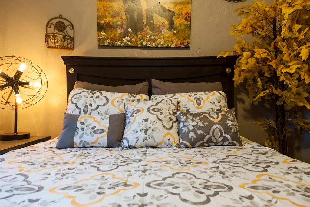 Master Bedroom, Queen size bed