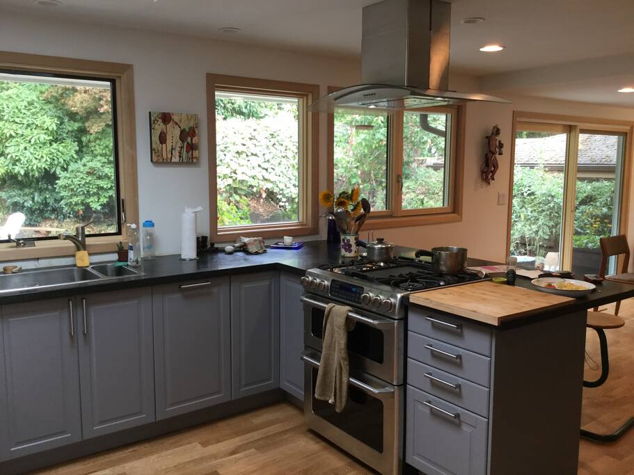 Kitchen-newly remodeled