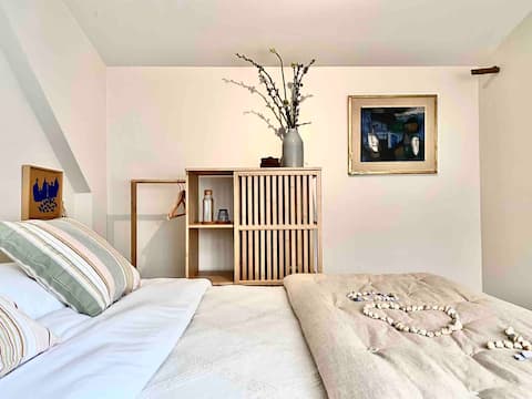 Successful Airbnb property: Romantic Wellness BnB Noordwijk in Auteursbuurt