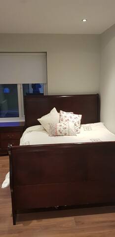 private ensuite bedroom half mile mount druid