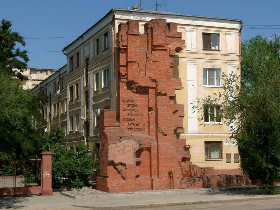 Дом Павлова. Квартира находится на четвёртом этаже.