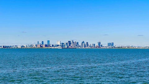 Ocean 3 BR w parking, 15 m to Boston