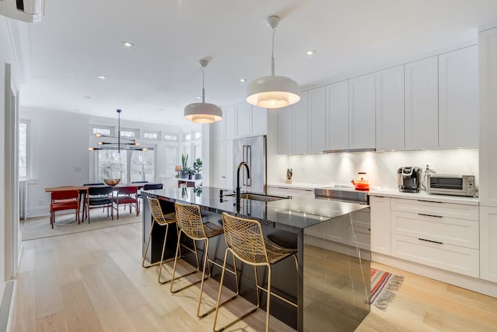 Spacious luxury home by Casa Loma