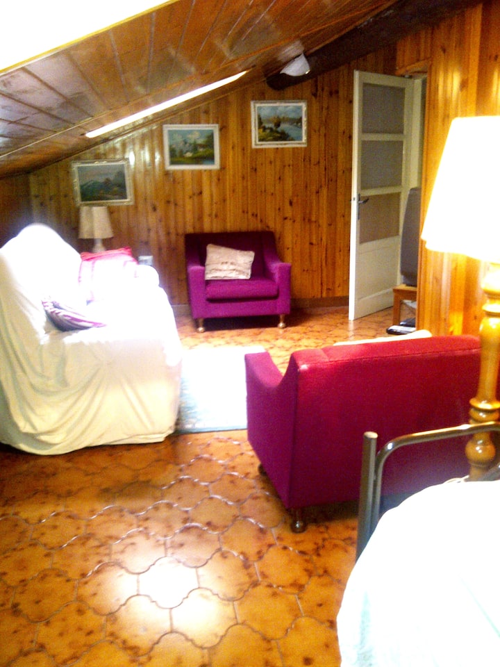 living room : covered sofa TV entrance, 2 armchairs  
4th bed  table  lamps