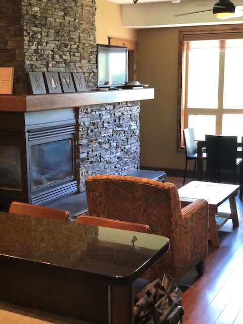 Top performing Airbnb: Radium Condo with quiet park like views in Radium Hot Springs