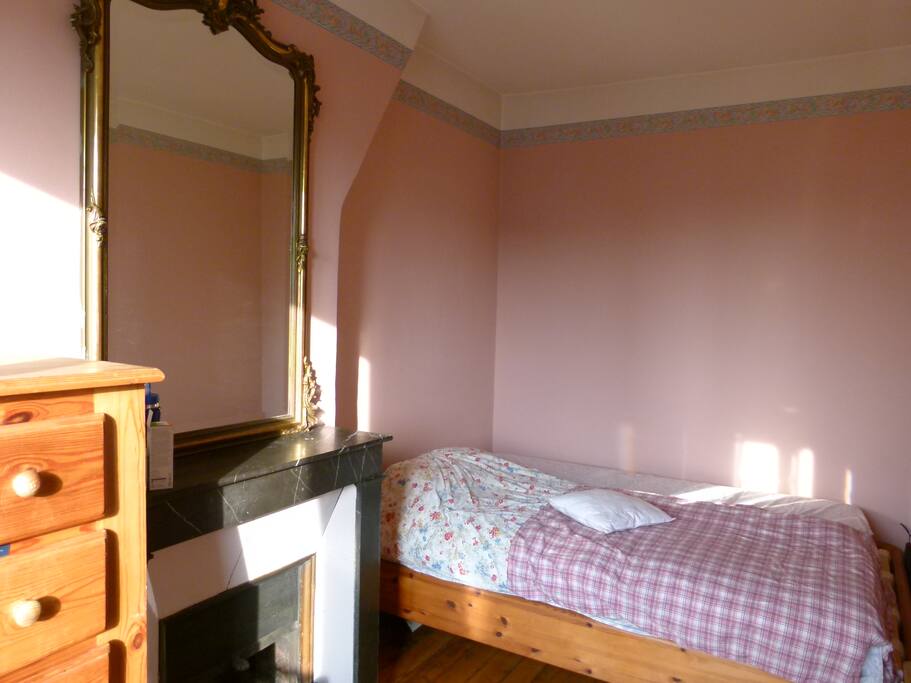 Chambre, lit 140, confortable