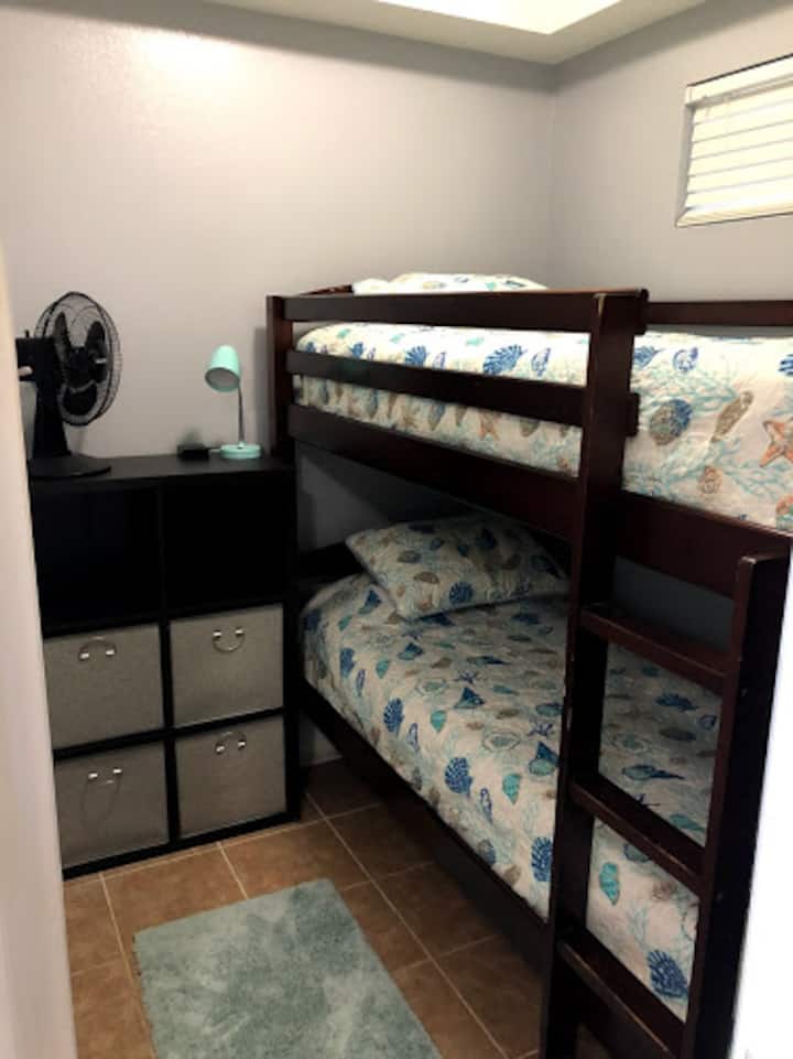 Bunk Room with Twin beds