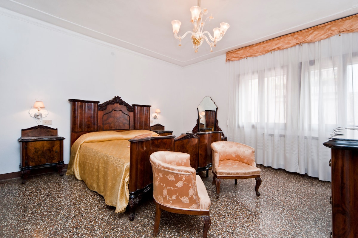 соба со брачен кревет