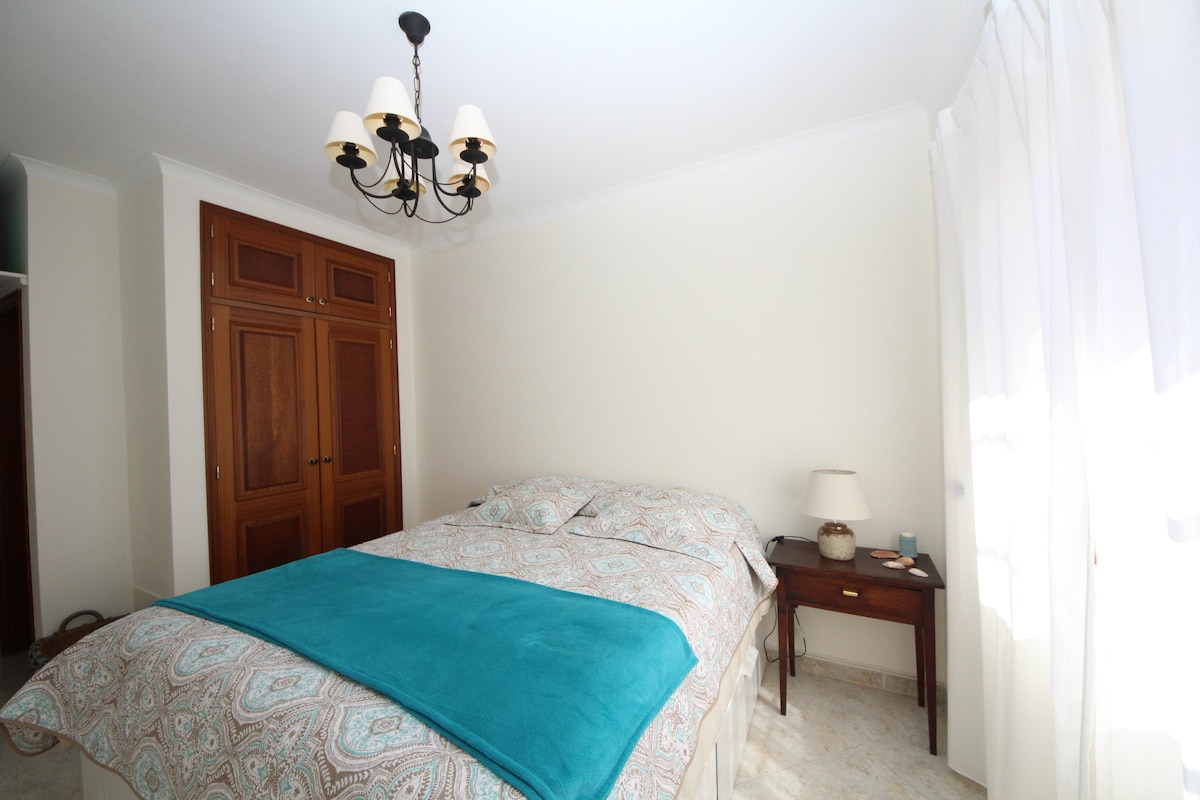 Chumba na kitanda cha wanandoa