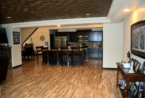 Beautiful Large Home With Gorgeous Views