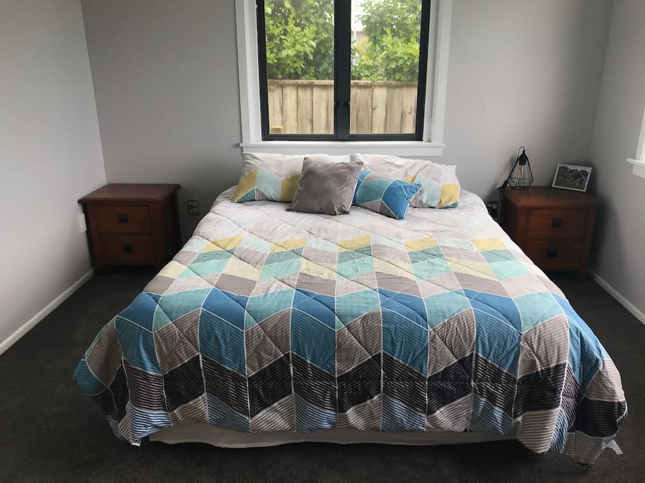 Bedroom 2 with Queen bed