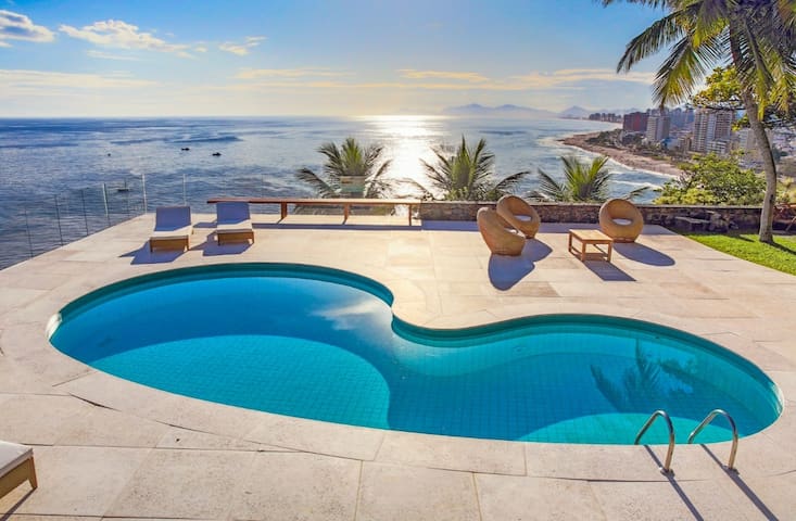 Mansão na ponta do Joá com Vista espetacular!