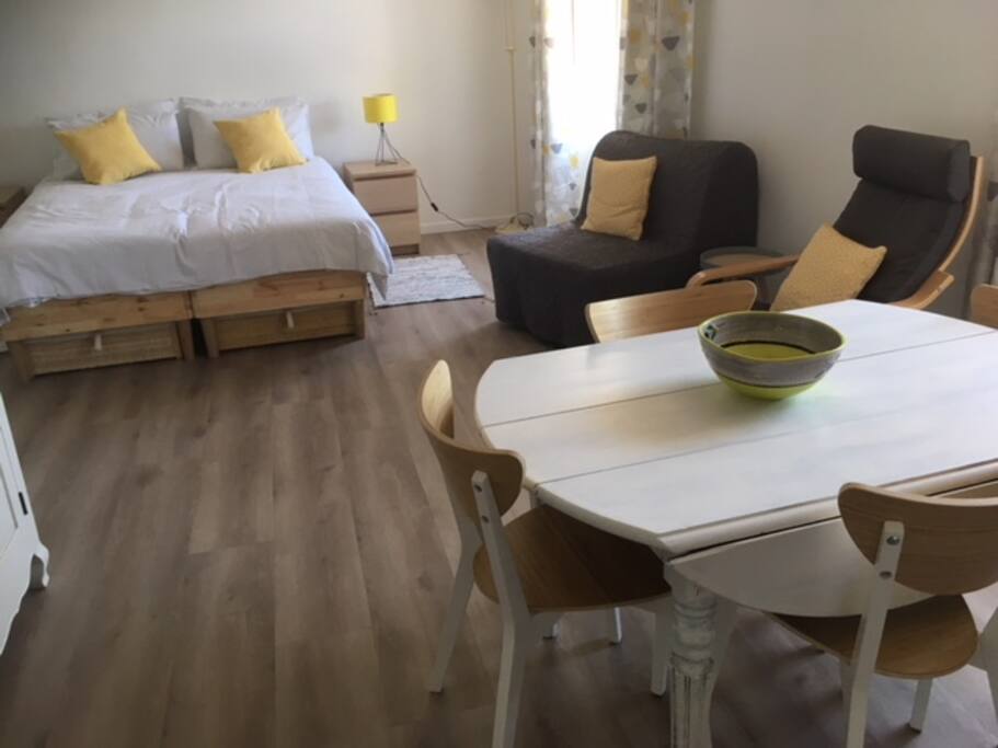 Double bed that can be made into two single beds together with a single sofa bed.