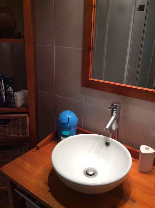 Votre sdb privative avec douche à côté de la chambre. We independant a côté de la sdb