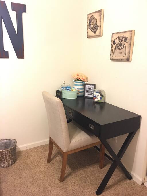Desk and free wifi!