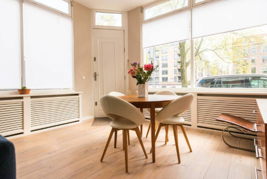 Ground floor overlooking the canal!