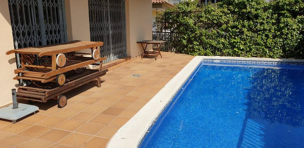 Villa with sea views, private pool, near beach gallery image 3