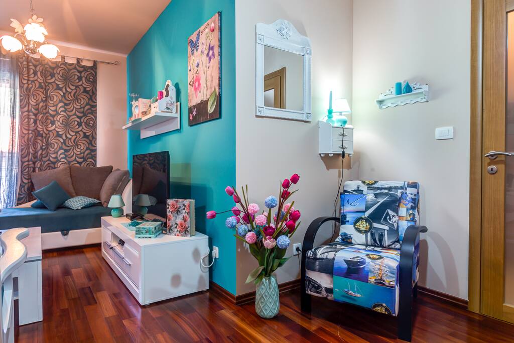 Cheerful colours and details are there to set your mood if you cannot go to the beach.