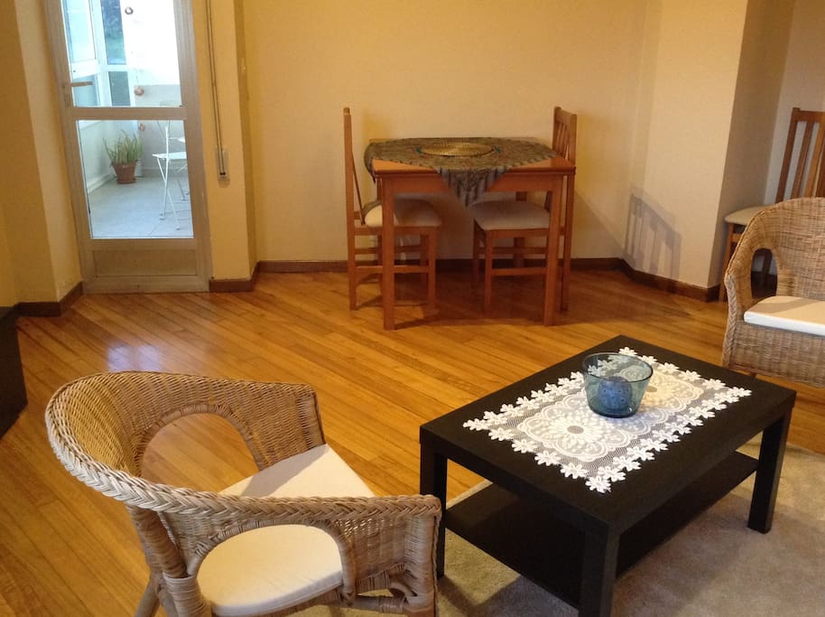 Comedor con mesa extensible