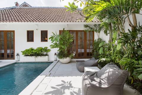 Lavish Tropical Getaway Seminyak with Private Pool