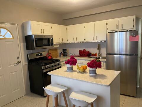 Lovely Creek’s- 1 Bedroom Apartment with parking