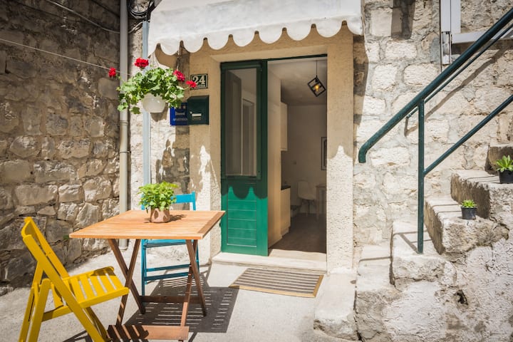 Quiet Sunny Spring Stay In Old Town + Courtyard - Split