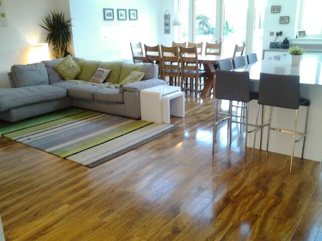 Modern Style gallery image 2