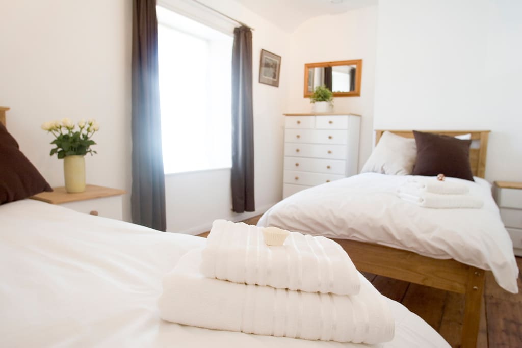 Twin bedroom