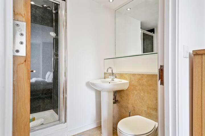2 Bed Shoreditch Apt - Overlooking Park