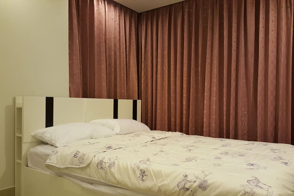 The second bedroom
Queen bed