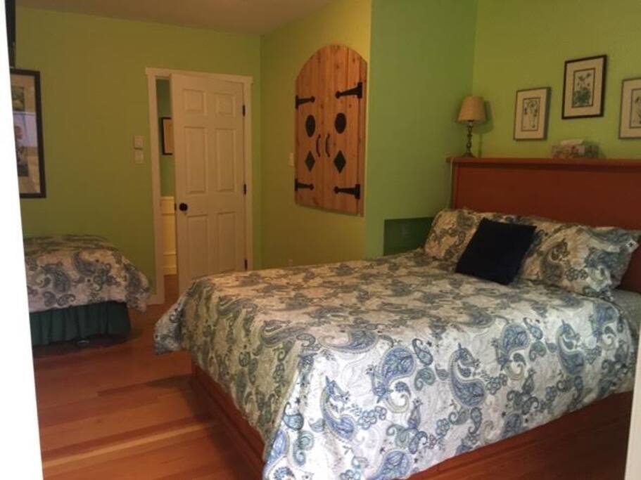 Dublin queen bed