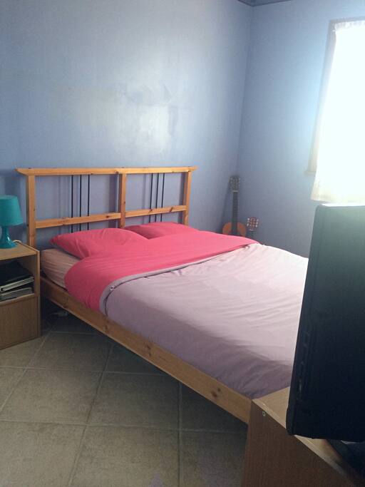 Chambre n°1 (lit double, télé)