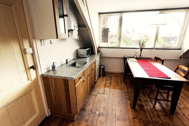 Complete apartm.incl own facilities