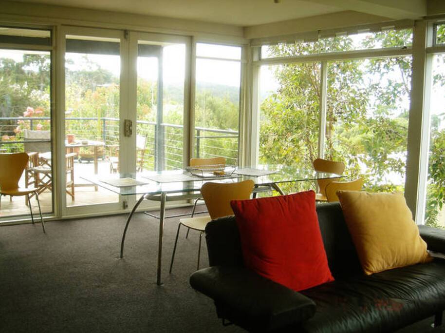 Lounge & deck with ocean views