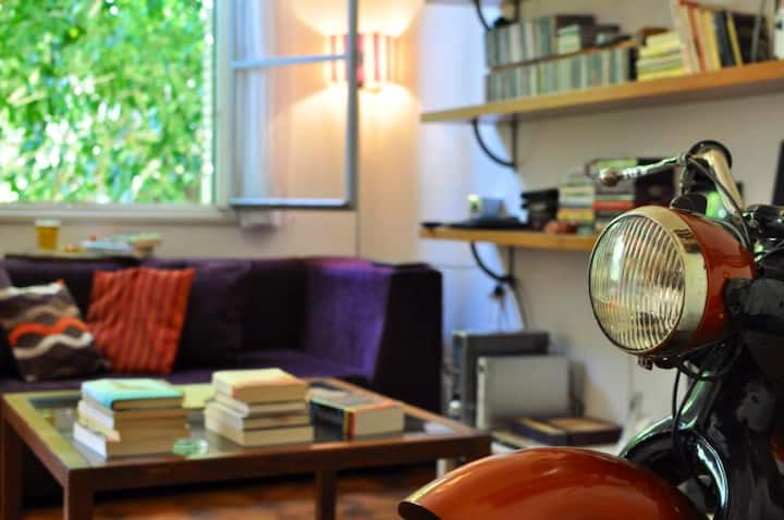 One-bedroom apartment with balcony in Monserrat