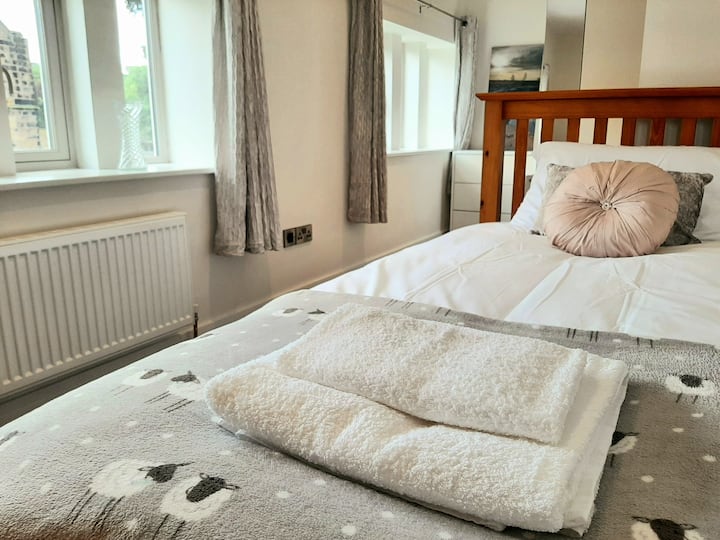 Twin bedroom