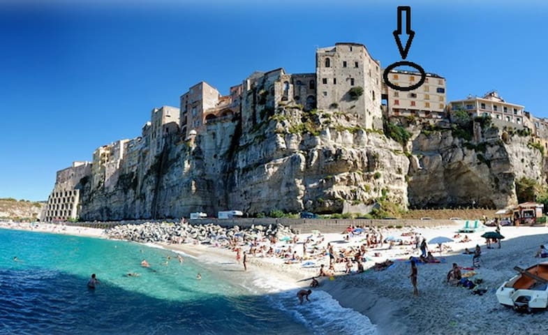 IN CENTRO STORICO A PICCO SUL MARE