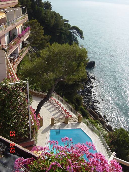 3 - View of swimming pool and sea from solarium.