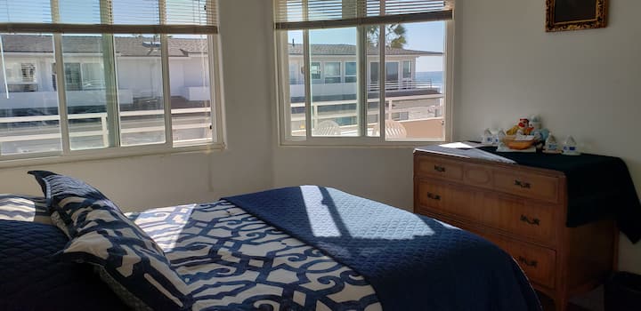 Room, Bath, Garage in Mission Beach.