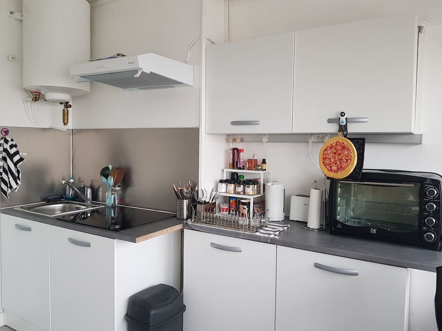 fully equipped kitchen
